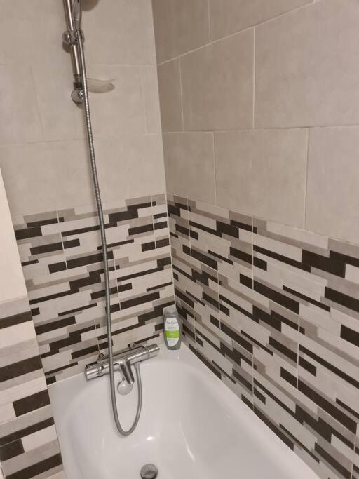 Luxury One Bedroom Flat London Exterior photo