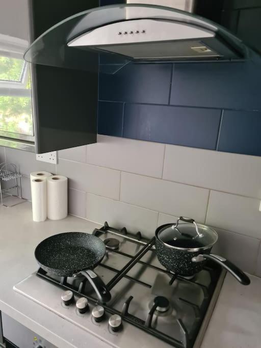 Luxury One Bedroom Flat London Exterior photo