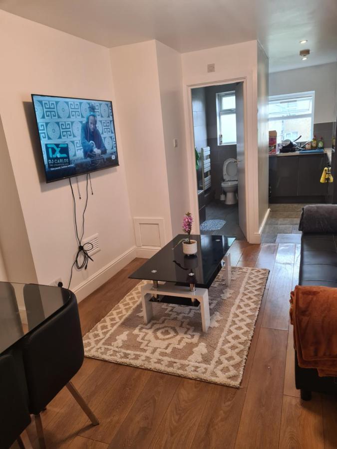 Luxury One Bedroom Flat London Exterior photo