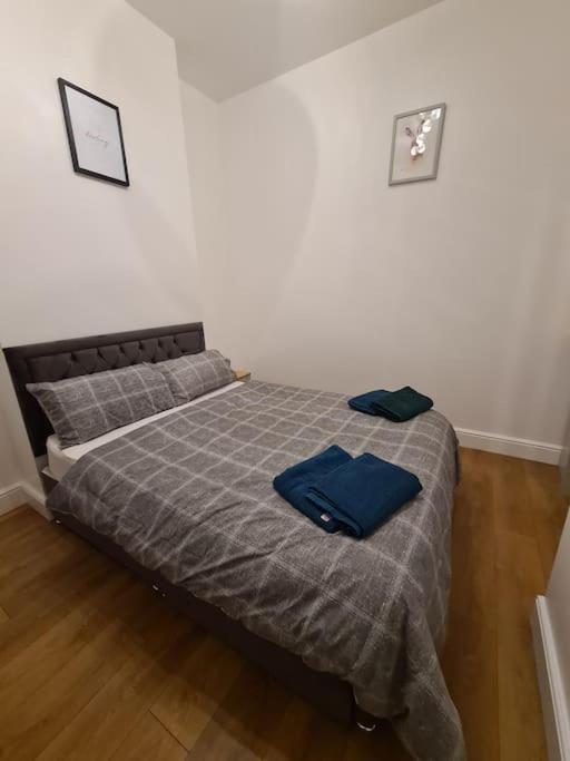 Luxury One Bedroom Flat London Exterior photo